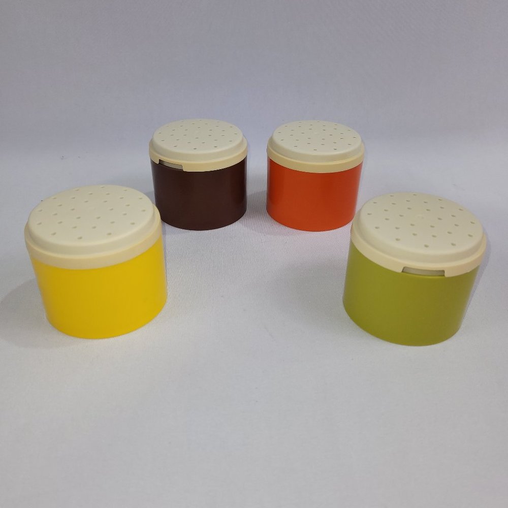 Tupperware Vintage Set 4 Stackable Plastic Spice Shakers Harvest Gold
